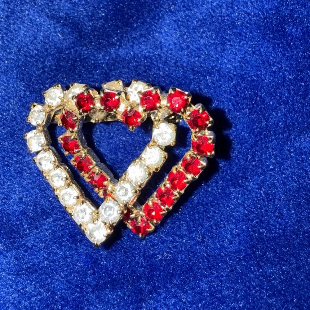 Red Crystal Heart Brooches - vintage Jewelry